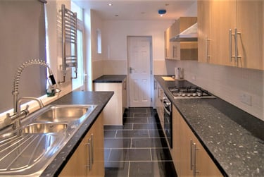 7 bed house, Hubert Road, Selly Park, Birmingham, B296ES - Image 1